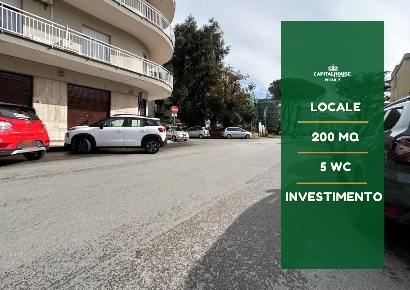 Foto Locale commerciale a Nola Centro di 200 m² con 3 locali in vendita