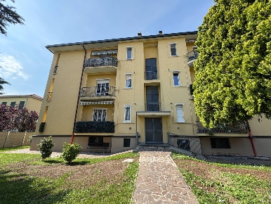 Foto Agriturismo in VIA GARIBALDI, Vanzago Centro di 87 m² con 2 locali