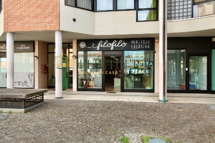 Foto Locale commerciale in Piazza IV Novembre, Villafranca di Verona