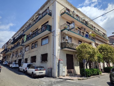 Foto Negozio a Belpasso Centro di 126 m² con 1 locali in vendita