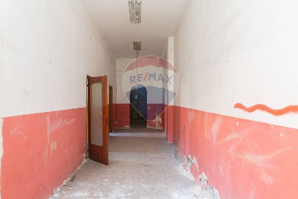 Foto Ufficio in Via Vittorio Emanuele Orlando, Adrano di 145 m² in vendita