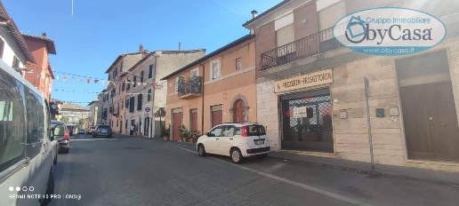 Foto Locale commerciale in via roma, Manziana di 80 m² con 2 locali