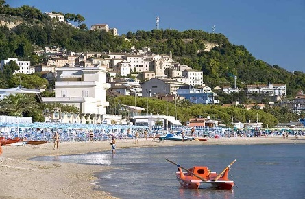 Foto Hotel in Lungomare, Grottammare Centro di 1200 m² con 15 locali