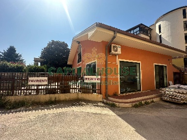 Foto Locale commerciale a Mercogliano di 650 m² in affitto