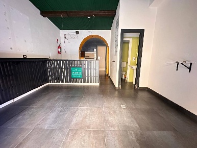Foto Negozio in Via G. B. Vico, Caserta Corso Trieste di 65 m² con 3 locali