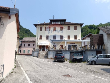 Foto Hotel in via calvi, Alpago Farra D'Alpago di 800 m² in vendita