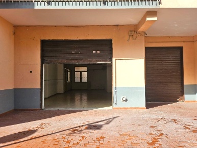 Foto Locale commerciale in via vittorio emanuele, Pomigliano d'Arco Centro