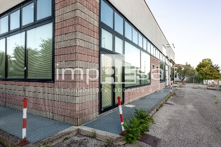 Foto Magazzino in VIA MONTE GRAPPA, Villorba Lancenigo Villorba di 791 m²