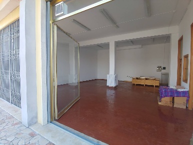 Foto Locale commerciale in Via delle Industrie, Bastia Umbra di 145 m²