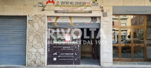 Foto Locale commerciale in Viale Desiderato Pietri, Roma Ostia Levante