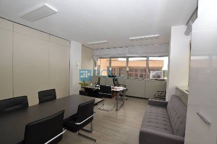 Foto Ufficio in Via Uruguay, Padova Zona Industriale di 240 m² con 7 locali