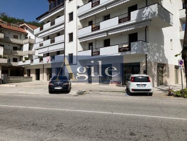 Foto Locale commerciale in VIA SALARIA, Ascoli Piceno di 240 m² in vendita