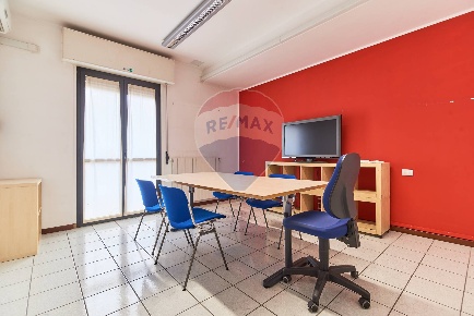 Foto Ufficio in via Enrico Fermi, Suisio di 124 m² con 5 locali in vendita