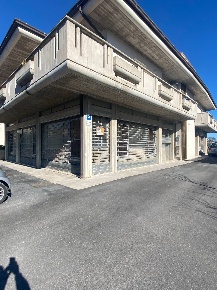 Foto Attività commerciale in via Leonardo da Vinci, Montegiorgio di 200 m²