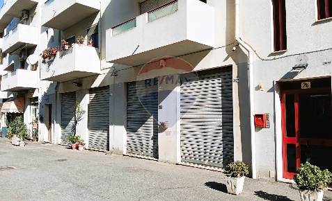 Foto Locale commerciale in Vico Abruzzi, Cagliari San Michele di 136 m²