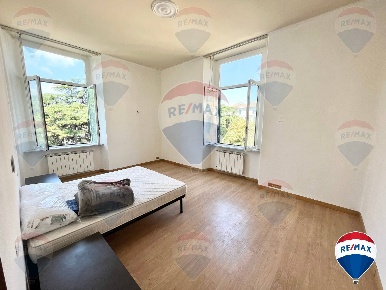 Foto Hotel a Savona Centro Storico di 240 m² con 9 locali in vendita