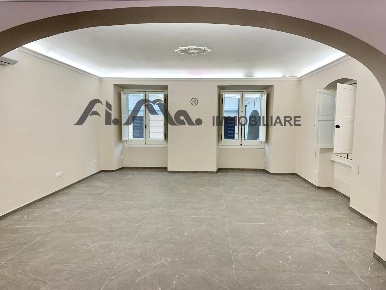 Foto Ufficio in via Paleocapa, Savona di 150 m² con 5 locali in vendita