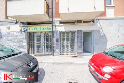 Foto Negozio in martiri d'italia, Caluso Centro di 98 m² con 3 locali