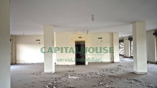 Foto Locale commerciale a Portico di Caserta Centro di 280 m² con 2 locali