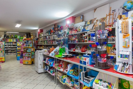 Foto Attività commerciale in Via Roma, Zafferana Etnea Centro di 190 m²