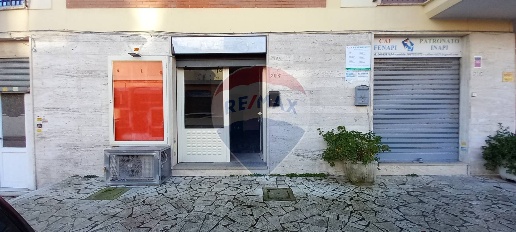 Foto Locale commerciale in Via Breschi, Anzio Centro Storico di 33 m²