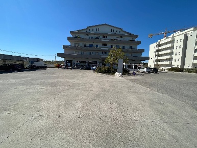 Foto Locale commerciale in SS 16 ADRFIATICA, San Salvo Salvo Marina