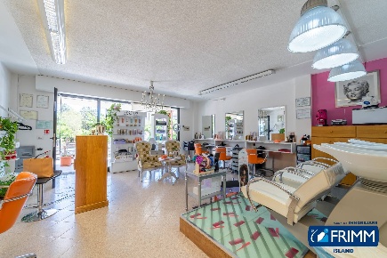 Foto Locale commerciale in Viale aldo Moro, Olbia di 60 m² con 1 locali