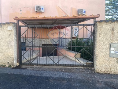 Foto Negozio in via ludovico bertonio, Roma Dragona di 100 m² con 2 locali