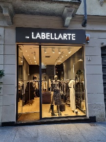 Foto Attività commerciale in Via Giuseppe Mazzini, Torino Via Roma di 40 m²