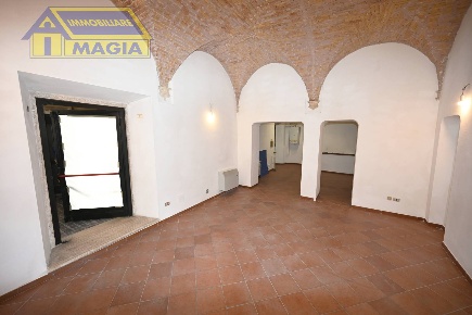 Foto Locale commerciale a Ascoli Piceno di 107 m² con 2 locali in vendita