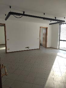 Foto Ufficio in Viale Einaudi, Lucca Sant'Angelo di 90 m² con 4 locali