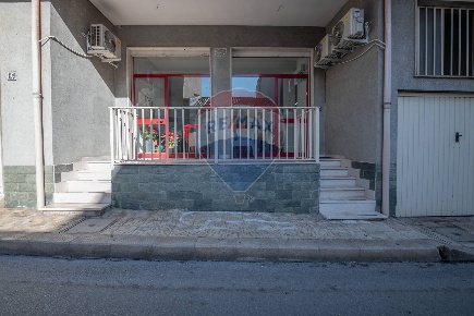 Foto Negozio in Via Palestro, Priolo Gargallo di 105 m² con 1 locali