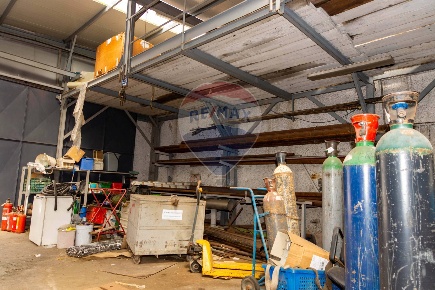 Foto Attività commerciale in Corso San Giovanni, Napoli di 850 m²