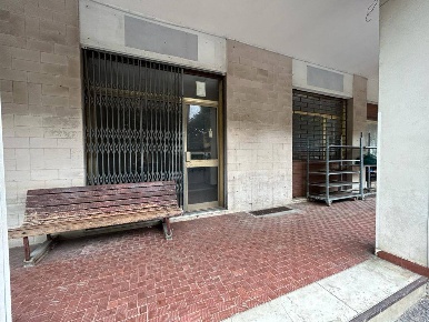 Foto Attività commerciale in VIA LEALE, Calizzano di 100 m² con 2 locali