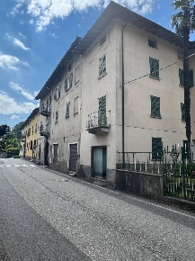 Foto Locale commerciale in Via vittorio veneto, Valbrona Osigo di 50 m²