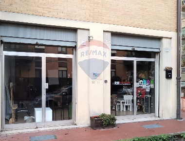 Foto Negozio in Via Cadore, Foligno Viale Firenze, Paciana di 80 m²