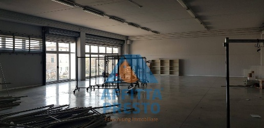 Foto Laboratorio a Empoli di 270 m² con 1 locali in affitto