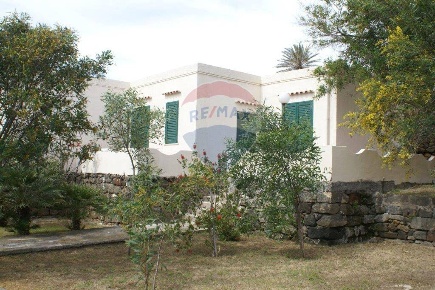 Foto Hotel in Via Sopra Scalo, Pantelleria di 7520 m² con 25 locali