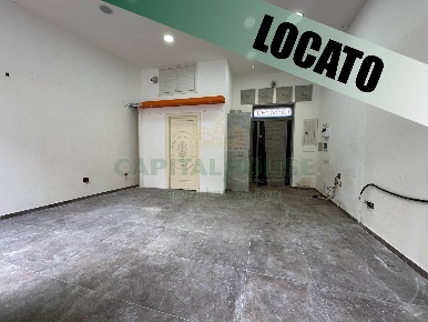 Foto Locale commerciale a Afragola di 39 m² con 1 locali in affitto