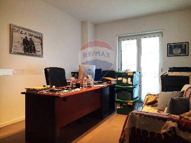 Foto Ufficio in Via Mimmo Conenna, Bari Japigia di 72 m² con 3 locali