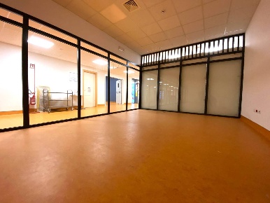 Foto Locale commerciale in Via Tanaro, Verduno di 50 m² con 1 locali