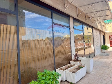 Foto Locale commerciale in Via Giovanni Modugno, Bari Poggiofranco