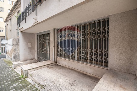 Foto Locale commerciale in Via Serafino Amabile Guastella, Ragusa di 174 m²