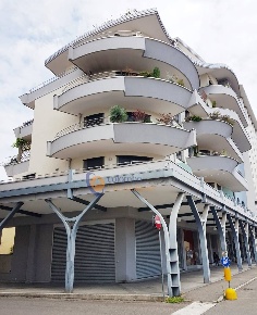 Foto Negozio in corso Europa, Busto Arsizio Piazza Santa Maria di 70 m²