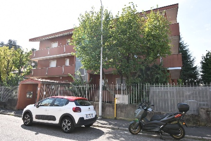 Foto Ufficio in EMILIANI, Legnano di 80 m² con 3 locali in vendita