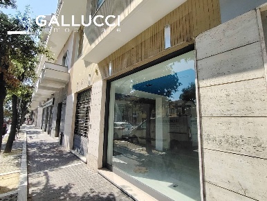 Foto Locale commerciale in Viale Guglielmo Marconi, Pescara Porta Nuova