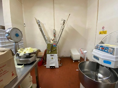 Foto Attività commerciale in Via San Faustino, Pontedera Centro di 120 m²