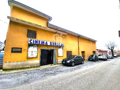 Foto Locale commerciale in Via Vittorio Emanuele, Orria Centro di 220 m²