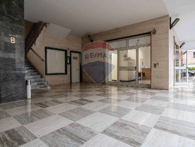 Foto Locale commerciale in Via Roma, Guidonia Montecelio Centro di 130 m²