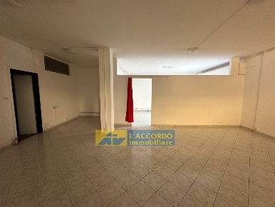 Foto Locale commerciale in via bellini, Chieti Chieti Scalo di 90 m²